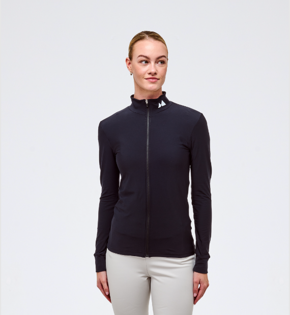 Dame met de Black Essential skipully met rugbeschermer