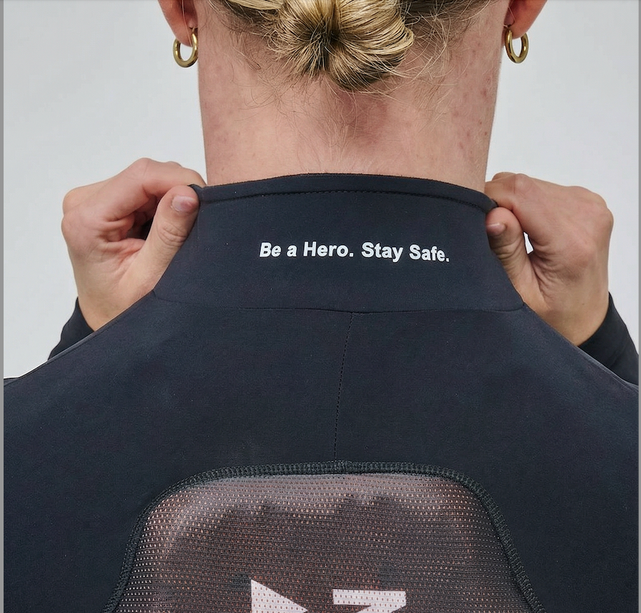 Detail van de nek van een Mountain Hero skipully Essential Hero